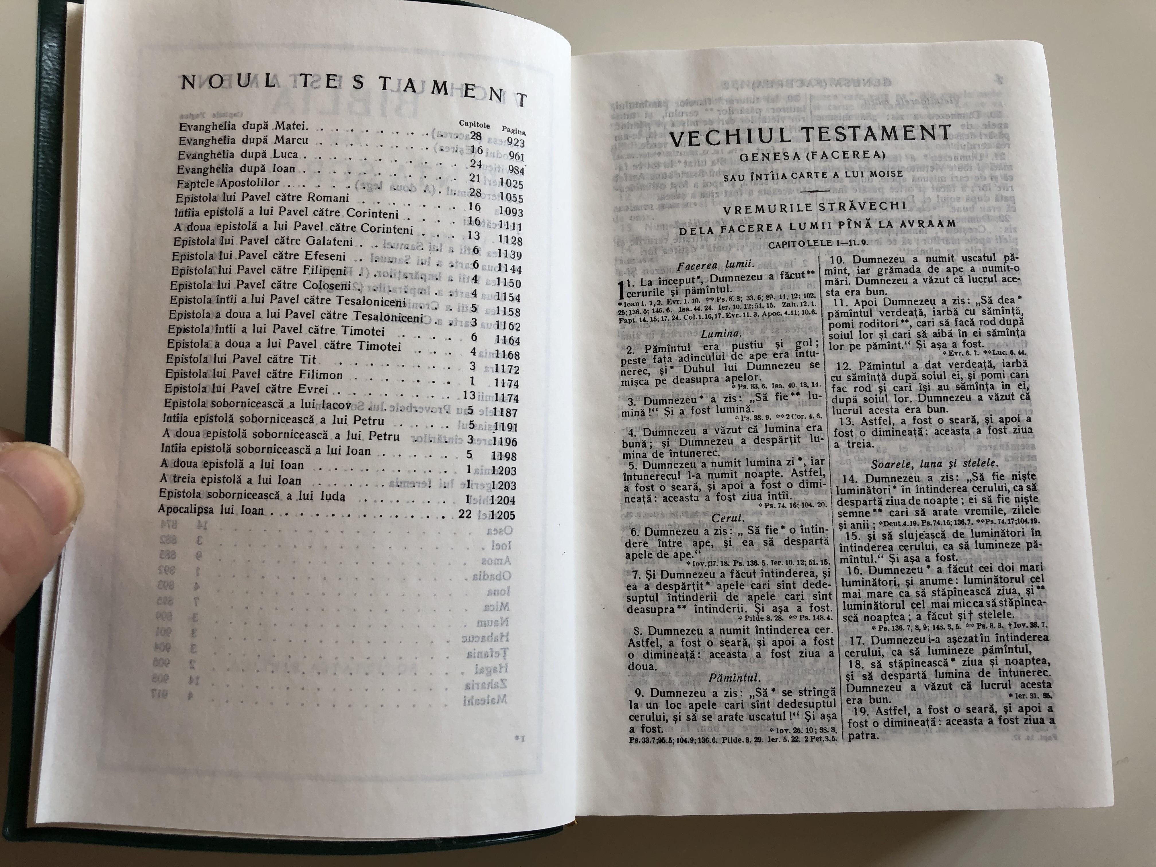 Biblia - Sfinta Scriptura - Small size Romanian Bible  4.JPG